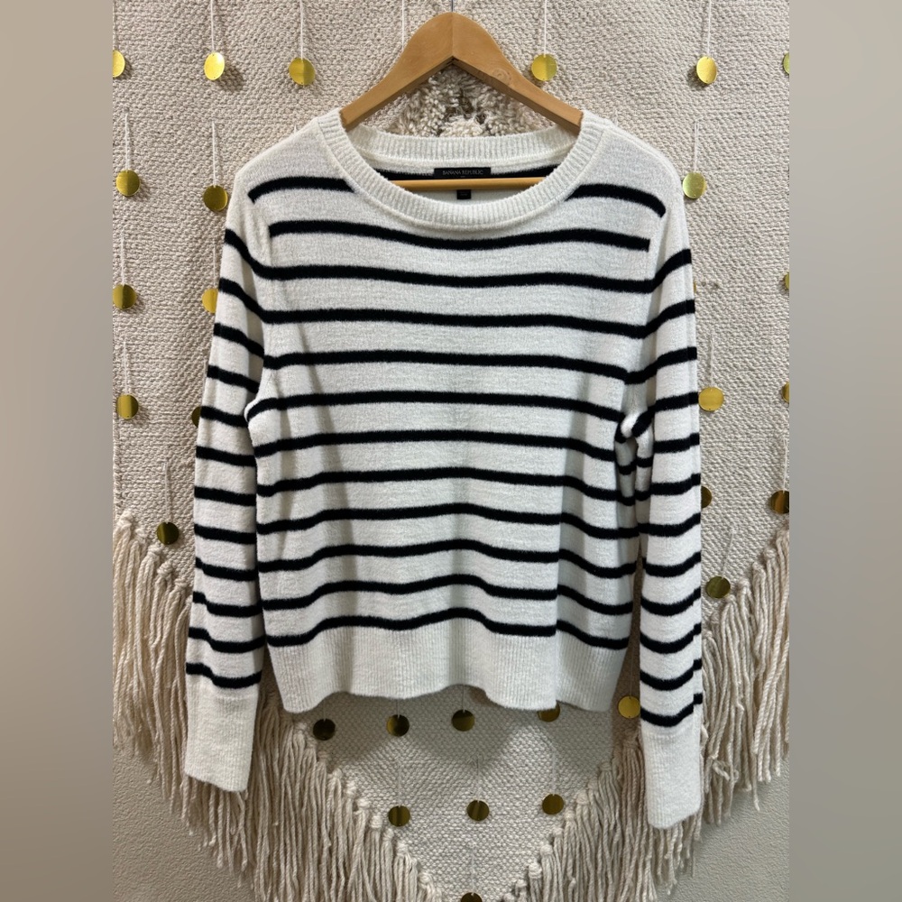 EUC Banana Republic Factory Sweater